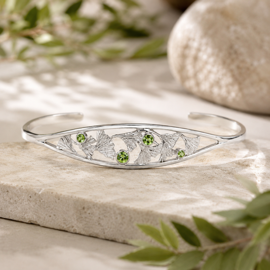 Ginkgo Bliss -Handgemaakte Zilveren Armband met Peridoot | Atelier Arjuna