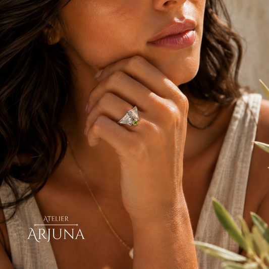 Sterling Zilveren Ginkgo Ring 'Serenity' – Groene Peridoot | Handgemaakt | Atelier Arjuna