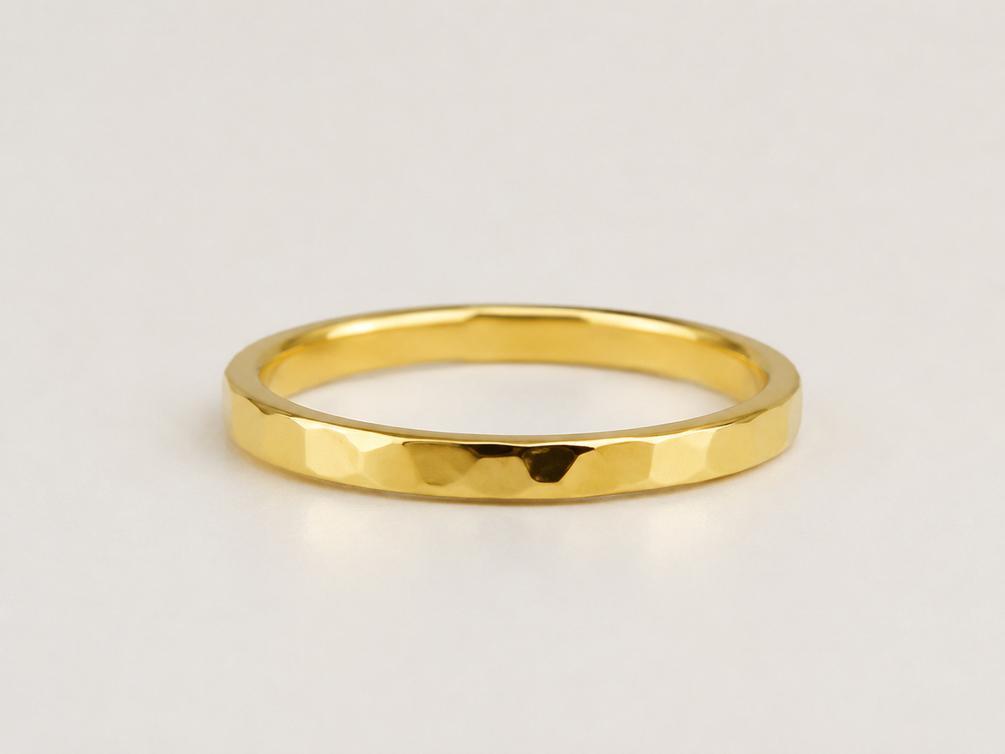 trouw ring met hamerslag